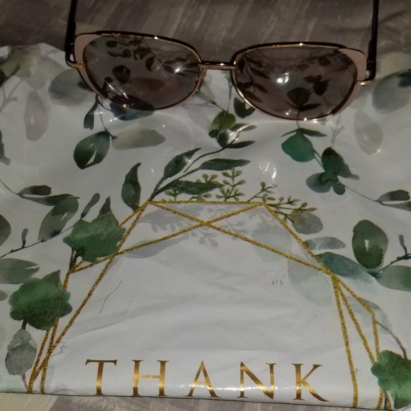 PINK & ROSE GOLD SUNGLASSES - Picture 2 of 4